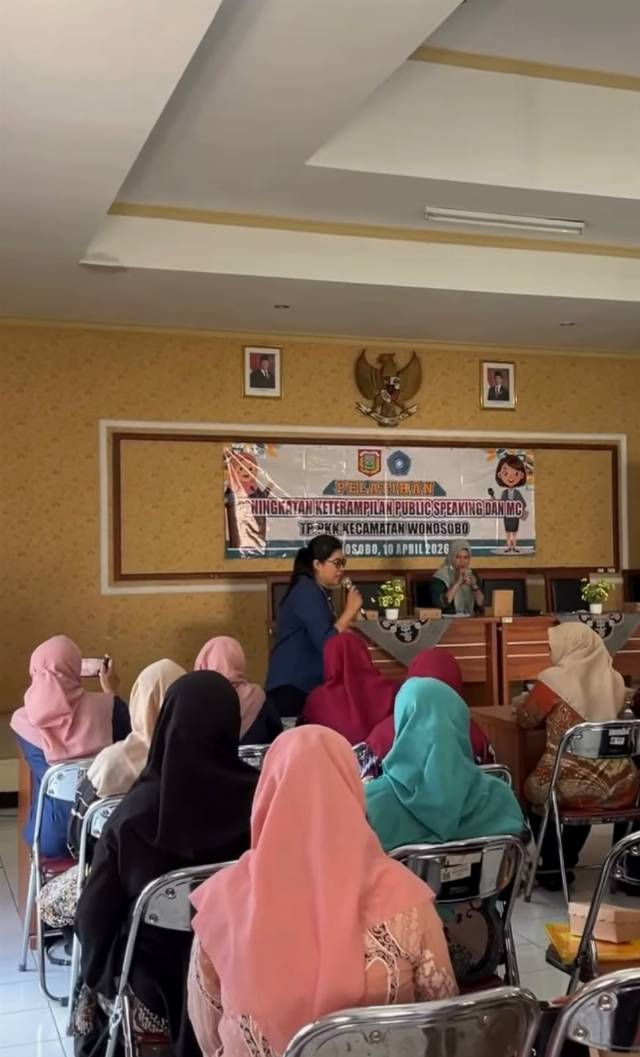 Rapat Pimpinan Bulan April dan Pelatihan Peningkatan Keterampilan Public Speaking dan MC